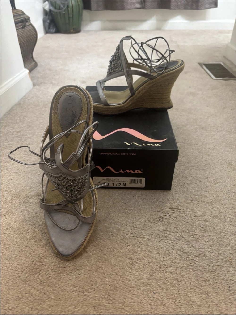 NINA Dahlia Laminato Size 8.5 Pewter Wedge Sandals EUC Original Box Retail $62